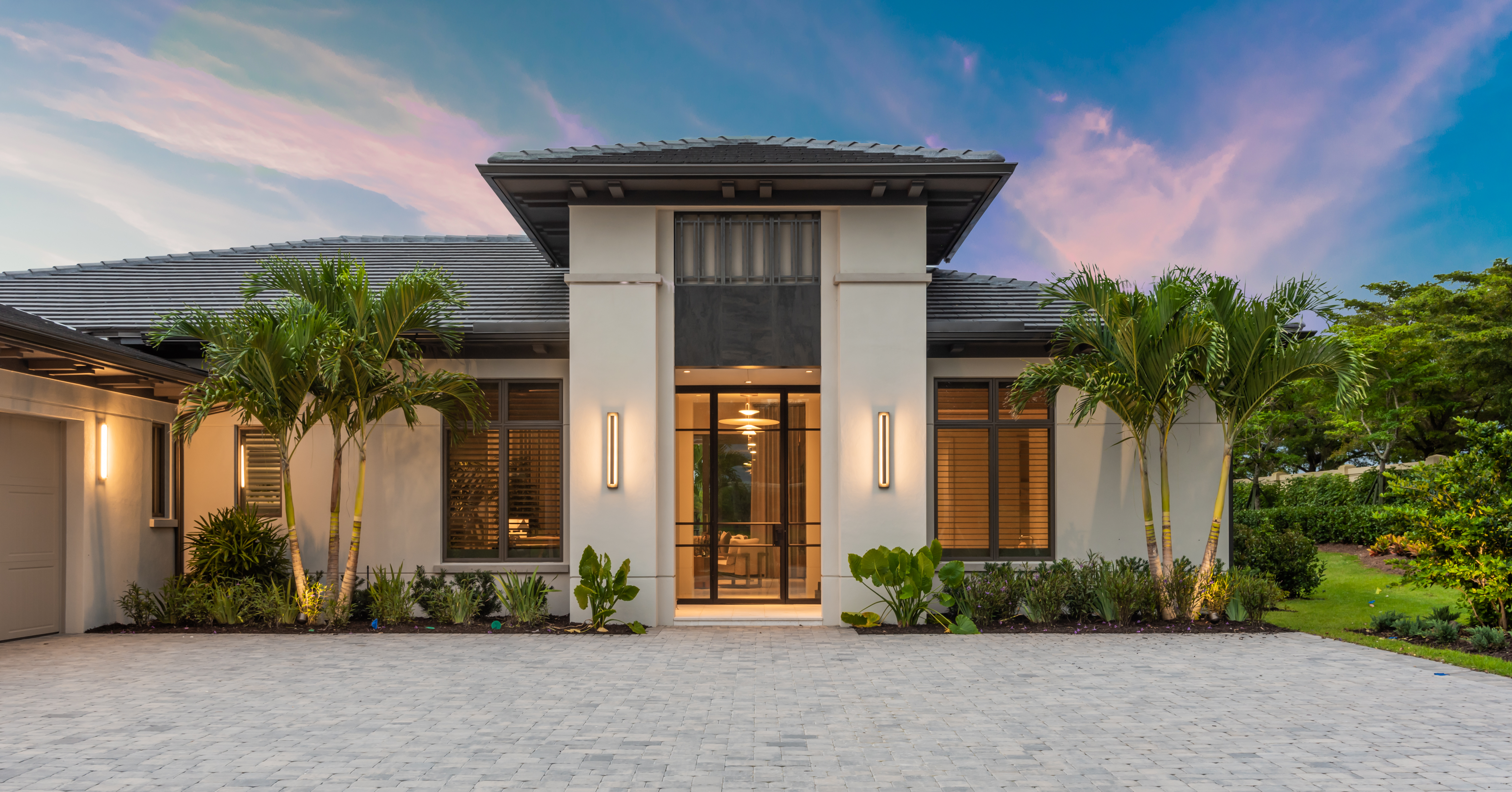 Top 10 Exterior Design Trends For Florida Homes In 2021   Pembrook MED CAM15 Front Elevation Dusk 2 